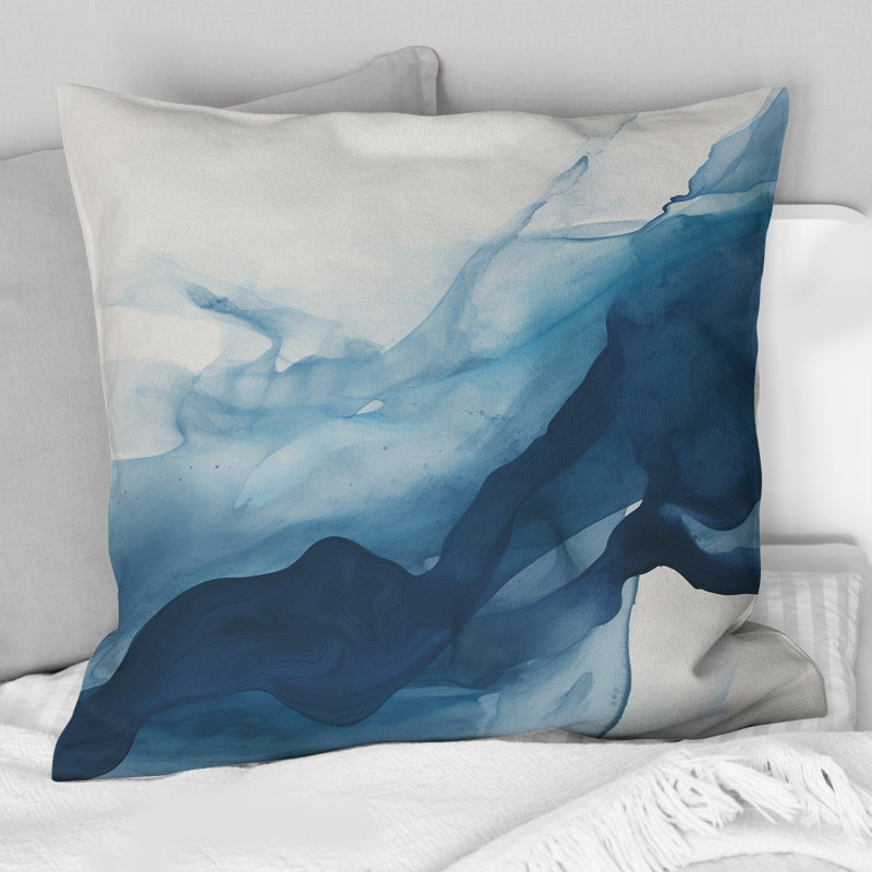 «Blue and White Dancing Watercolor Clouds» - Coussin décoratif avec peinture abstraite