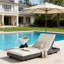 Chaise longue de patio moderne en bois d'acacia avec rangement et confort réglable