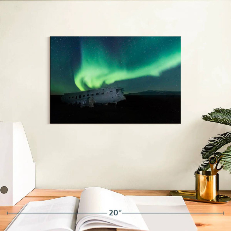 Alvord Aurora au-dessus d'un avion, H 8 po x l 12 po
