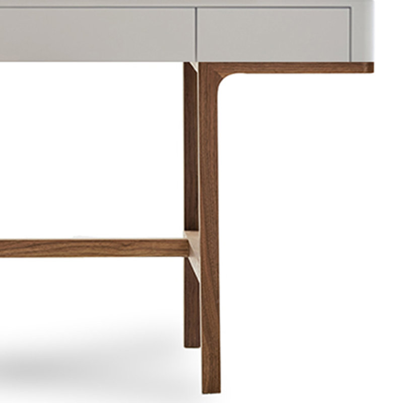 Bureau simple avec bureau spacieux au fini mat, H 29,53 po x l 55,12 po x P 23,62 po, Gris / Brun