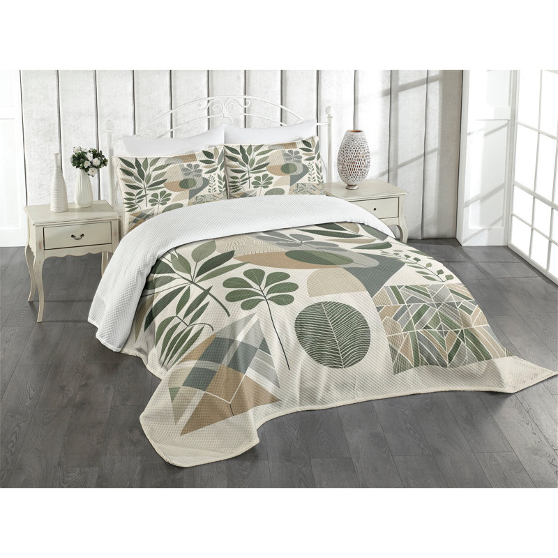 Polyester Floral Coverlet, Queen Coverlet / Bedspread + 2 Standard Shams
