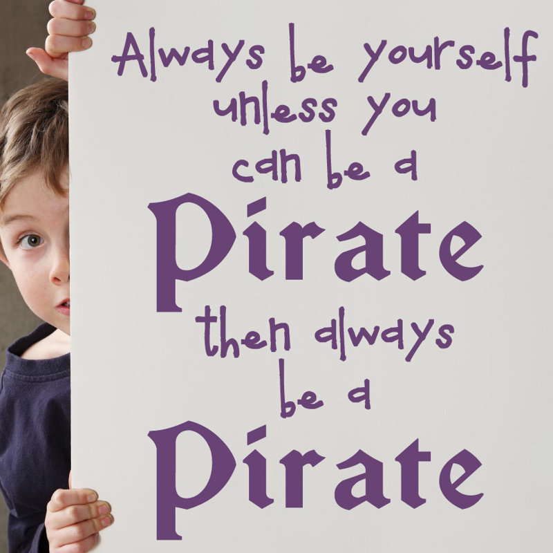 Décalcomanie murale toujours en pirate, H 38 po x l 31 po x P 0,01 po, Violet
