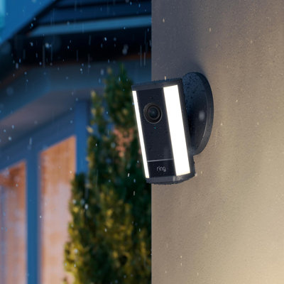Ring Spotlight Cam 4K Pro, à brancher - Noir
