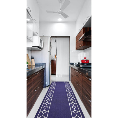 Tapis de couloir antidérapants sur mesure à bordures bleu marine