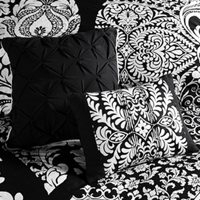 Édredon 7 pièces - grand, noir. Motif complexe de coton imprimé. Rembourrage. Comprend 1 édredon, 2 taies décoratives, 3 coussins décoratifs, . Facile à gérer, grand format charmant. Remplir. Fer à vapeur pour