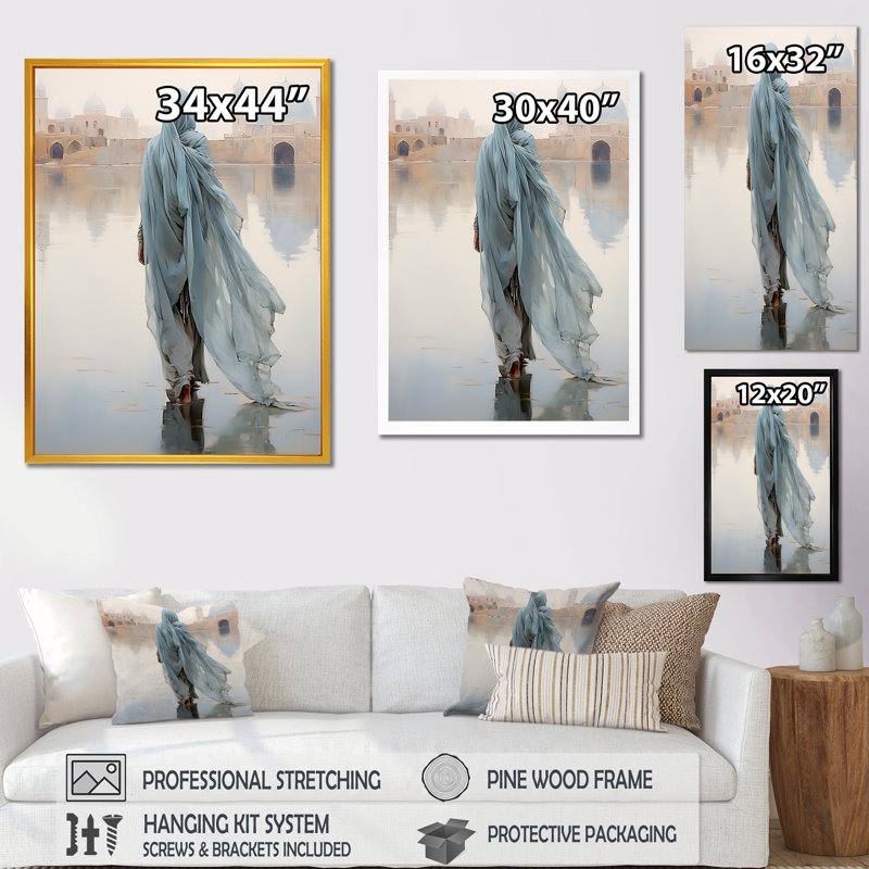 «Arab Woman Walk Radiance II» - art mural femme arabe, Cadre doré simple, H 32 po x l 16 po x P 1 po