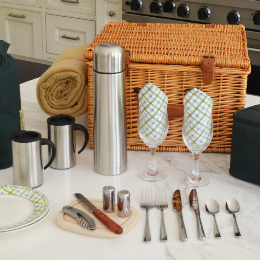 Cheshire Wicker Picnic Basket Picnic at Ascot