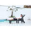 Chaise de patio grise à 5 positions, roulettes et porte-gobelet, idéale pour la détente en bord de mer ou sur une terrasse ou un porche.