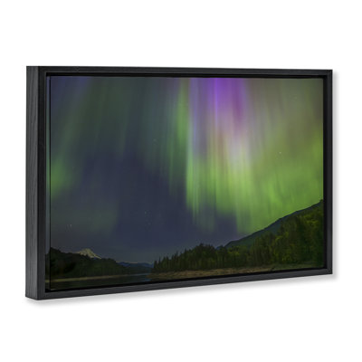 Cadre flottant Green Glowing Northern Lights, design par Nancy Crowell