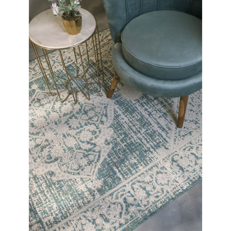 Indoor / Outdoor Rug, Rectangle 7'10" x 10'