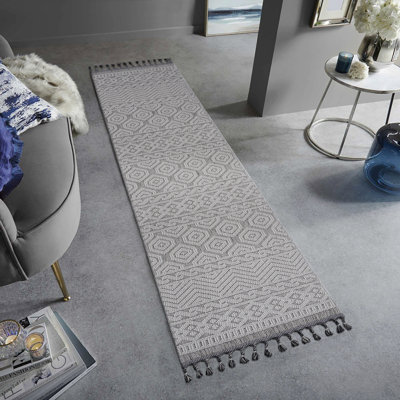 2X8 Geometric Indoor / Outdoor Runner Rug
