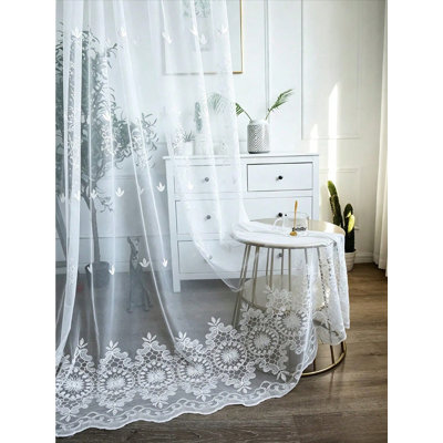 Rod Pocket top White Lace Sheer Curtain, Delicate Floral Embroidery Voile Curtain with Scalloped Hem, Light Filtering Window Curtain for Living Room Bedroom （2 Panels，39''W * 102''L）