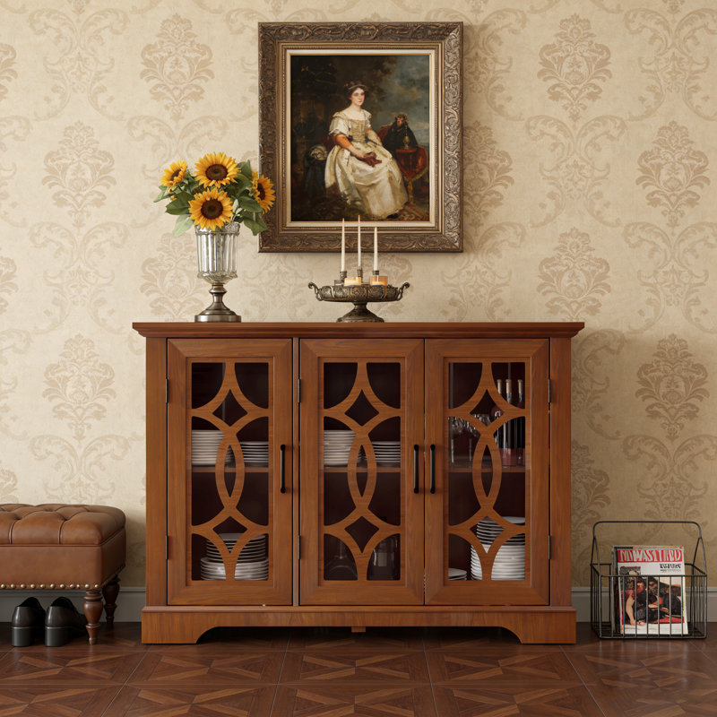 Buffet spacieux à 3 portes avec portes en verre trempé et tablette réglable pour un rangement flexible dans la salle à manger ou le salon.