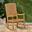 Chaise berçante en bois en couleur pour les jours de détente avec une finition lisse et une fonction de détente