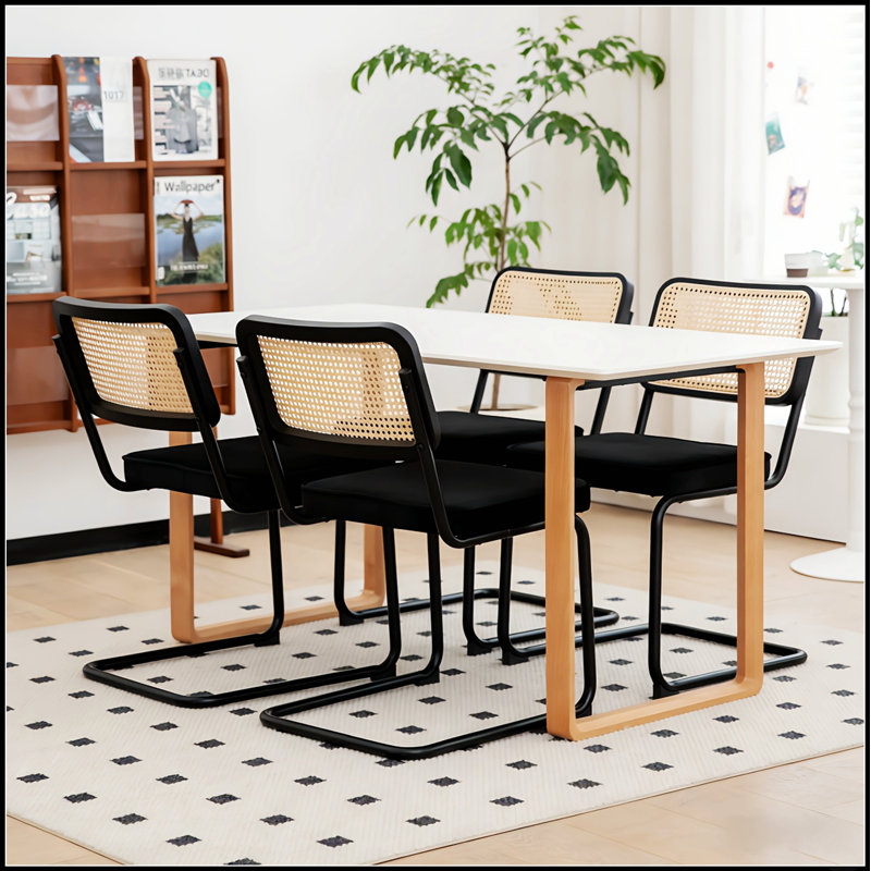 Ensemble de 2 chaises de salle à manger Nikki Collection, modernes et haut de gamme, capitonnées, en bois massif, revêtues de velours, avec pieds en bois et garniture cloutée.