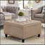 Grand repose-pieds carré avec rangement et pieds en bois, table basse capitonnée à boutons pour des espaces de vie élégants-745409985