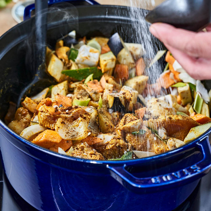La Cocotte Cast Iron Round Cocotte, 9 quarts, Dark Blue