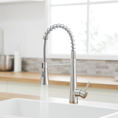 Robinet de cuisine en nickel brossé de style commercial avec évier escamotable et contrôle facile de l'eau