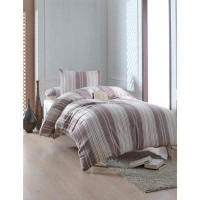 Quiltisse Striped Bedspread with Pillowcases