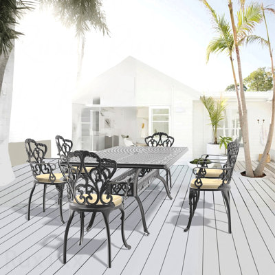 Ensemble de 7 pièces de mobilier de patio en aluminium coulé avec cadre noir et coussins de siège blanc cassé
