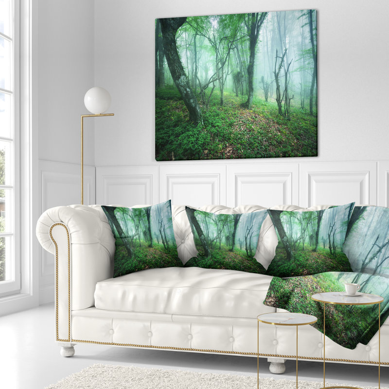 Coussin paysage à travers la forêt, 18 po x 18 po, Coussin décoratif