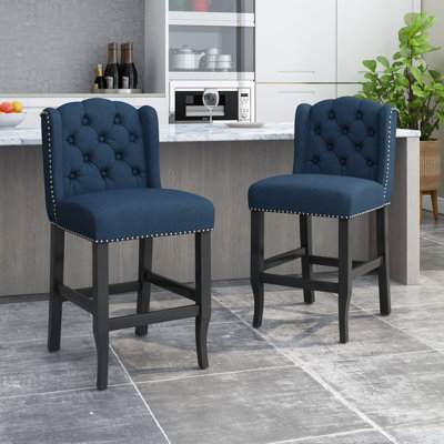  Ensemble de 2 chaises de bar contemporaines, tabourets de comptoir rembourrés à oreilles avec dossier capitonné, garniture cloutée, siège rembourré, pieds en bois pour îlot de cuisine, bar, bleu marine