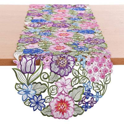 Chemin de table Cutwork