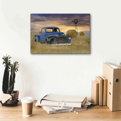 «Old Chevy with Windmill» par Lori Deiter - photographie sur toile tendue