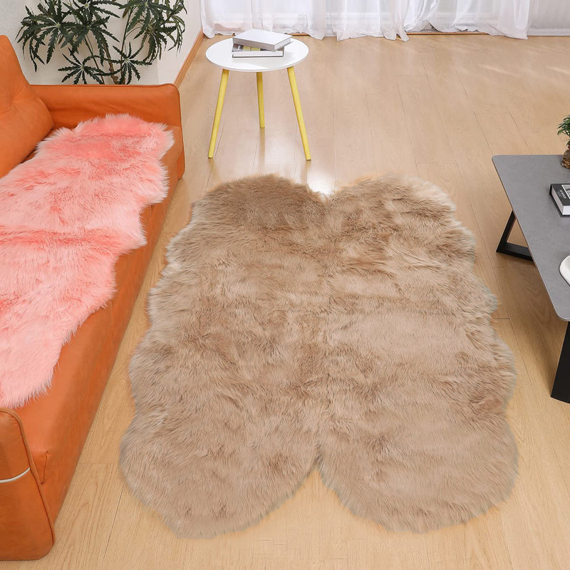 Marifa Faux Sheepskin Indoor Rug, Novelty 4' x 6'