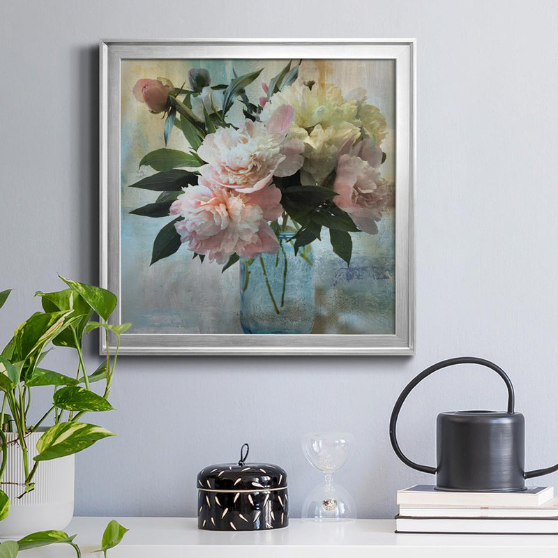 Peony Bouquet II - peinture sur toile encadrée, H 26,5 po x l 26,5 po x P 1,5 po, Cadre argenté