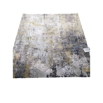 Tapis gris en fibres naturelles