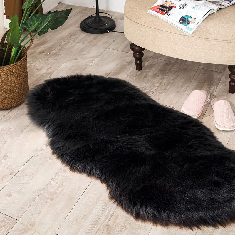 Tapis noir en fausse fourrure, Nouveauté 2 pi x 4 pi