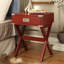 Table d'appoint avec coins en métal, rouge-1953894054