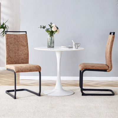 Chaises de salle à manger en faux cuir modernes avec base chromée et poignée en métal (ensemble de 2)