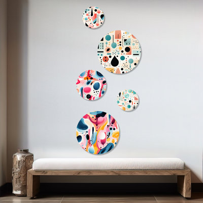 «Blue and Pink Midcentury Geometric Collage IV», ensemble d'art mural rond géométrique moderne de 5