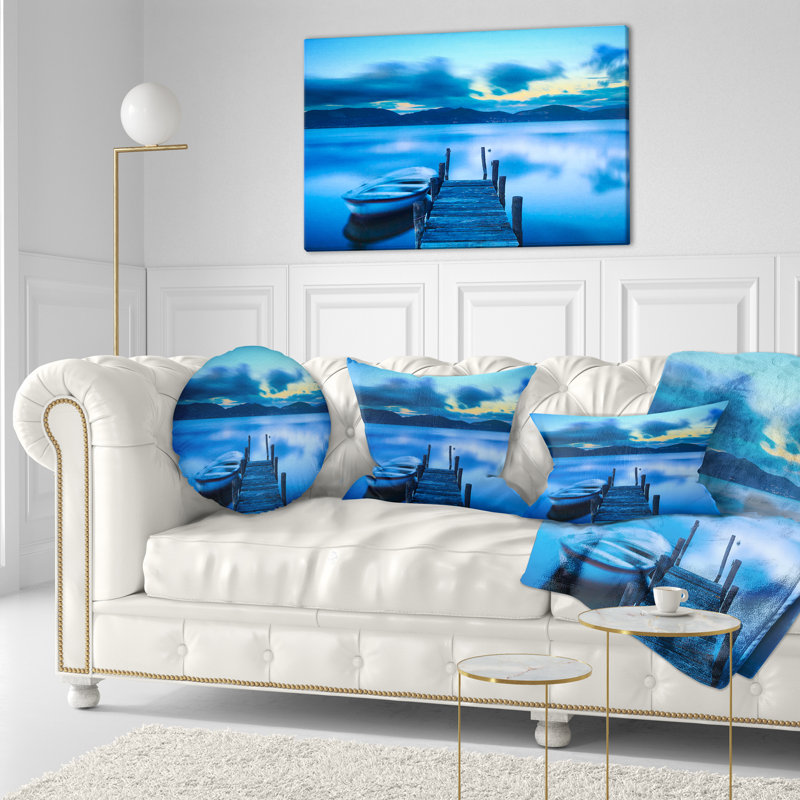 Coussin nuageux bleu ciel avec jetée - Sea & Shore