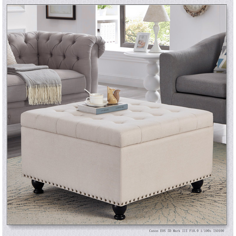 Grand repose-pieds de rangement carré avec pieds en bois, table basse capitonnée à boutons, Beige
