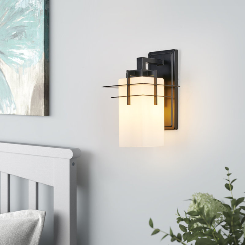 Applique murale d'extérieur à 1 lumière à intensité variable classique noir mat avec abat-jour en verre blanc forêt Hampton