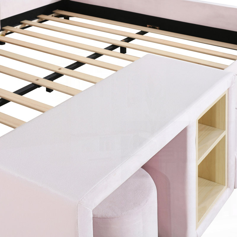 Lit double tapissier pleine grandeur avec bureau de chevet et petit tabouret rond en velours, parfait pour le confort et la fonctionnalité de la mère et de l'enfant