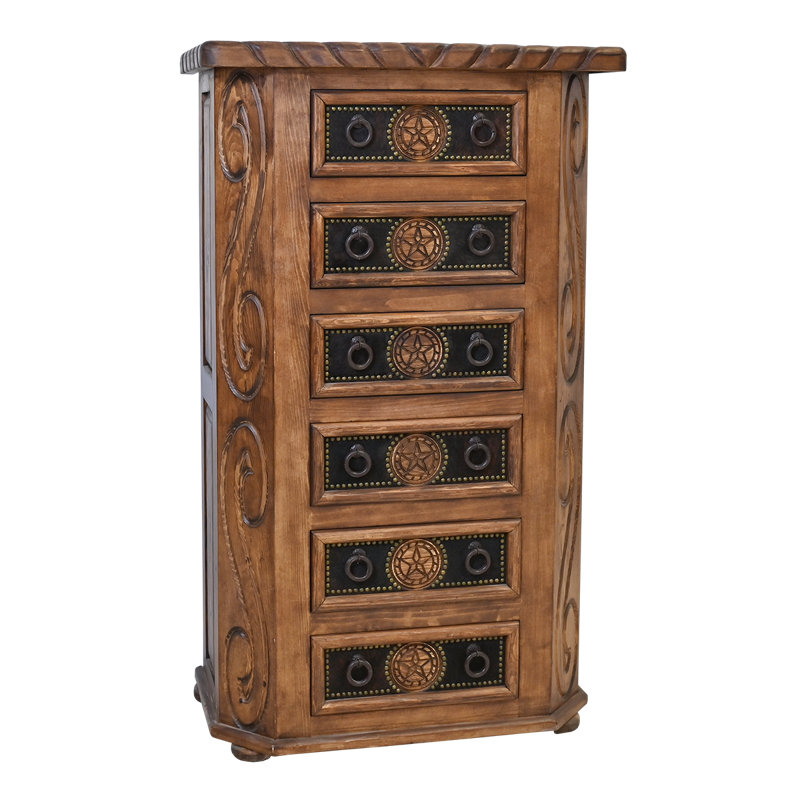 Commode à six tiroirs en cuir de vachette Black Hills, ornée de détails sculptés à la main et de ferronneries d'art.