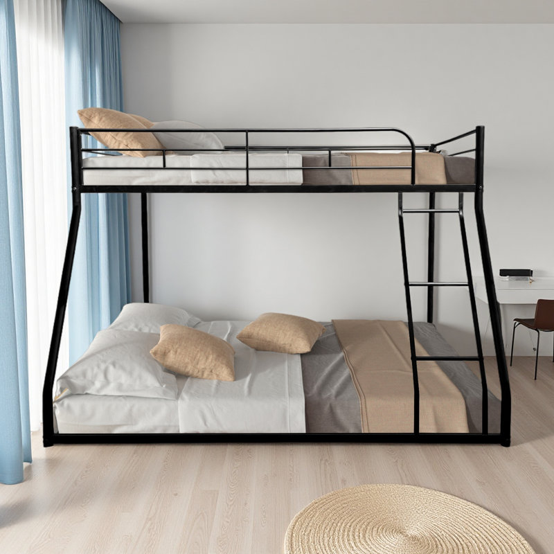 Lit simple au-dessus d'un lit double