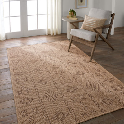 Tapis géométrique brun en polypropylène tissé à la machine