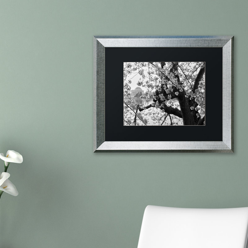 «Blossoms BW» par Caliel, reproduction de photo encadrée, H 16 po x l 20 po x P 0,5 po, Argent, Noir