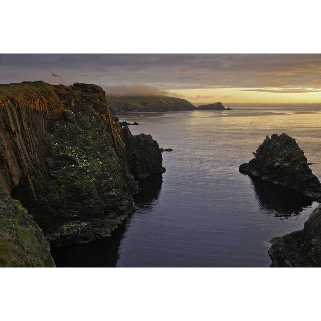 Shetland bei Sonnenuntergang von Moorefam - Set ohne Rahmen auf Leinwand