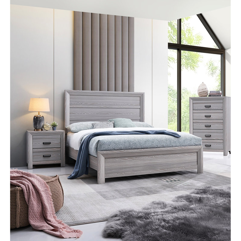 Lit à panneaux simple en bois rustique gris avec une fabrication et un charme contemporain dans une finition solide