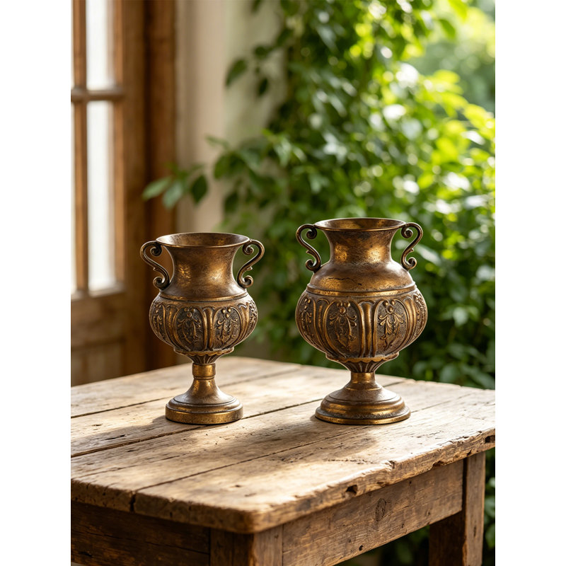 Vase en métal vieilli avec poignées à volutes, H 13,8 po x l 9,1 po x P 9,1 po, 2
