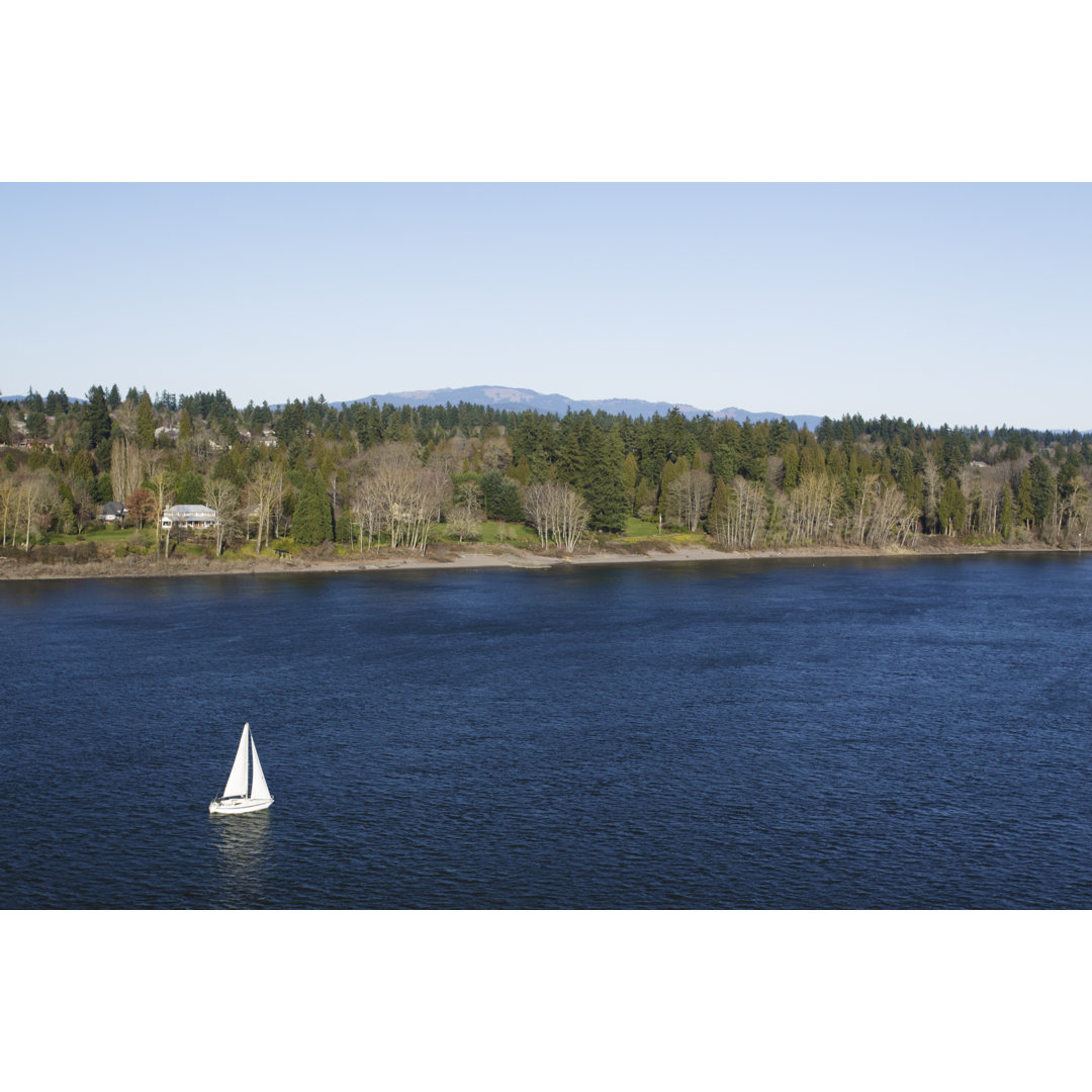 Columbia River Segelboot von CaseyHillPhoto - Drucken