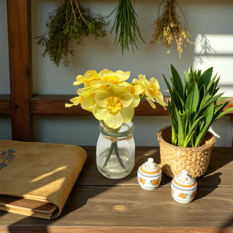 Vase - Yellow Narcissus