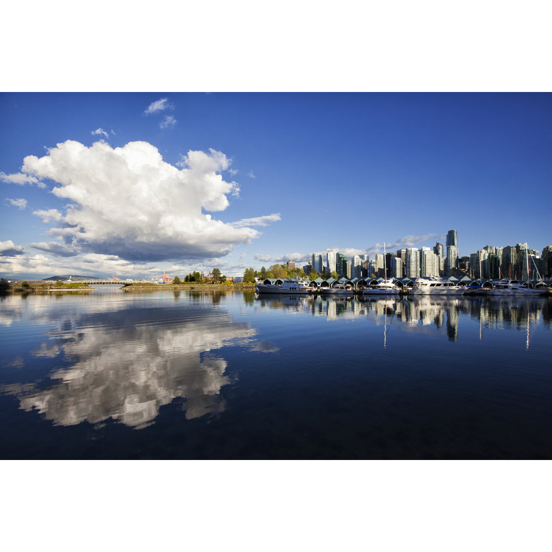 Reflexion der Skyline von Vancouver