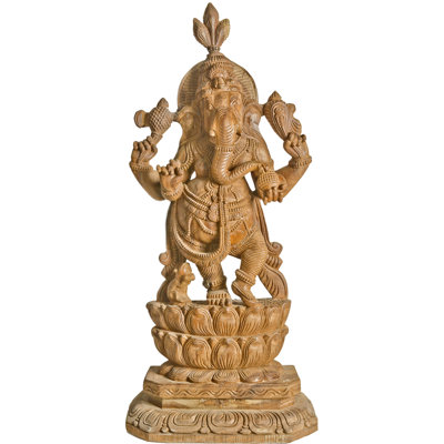 Lord Ganesha dansant sur un lotus